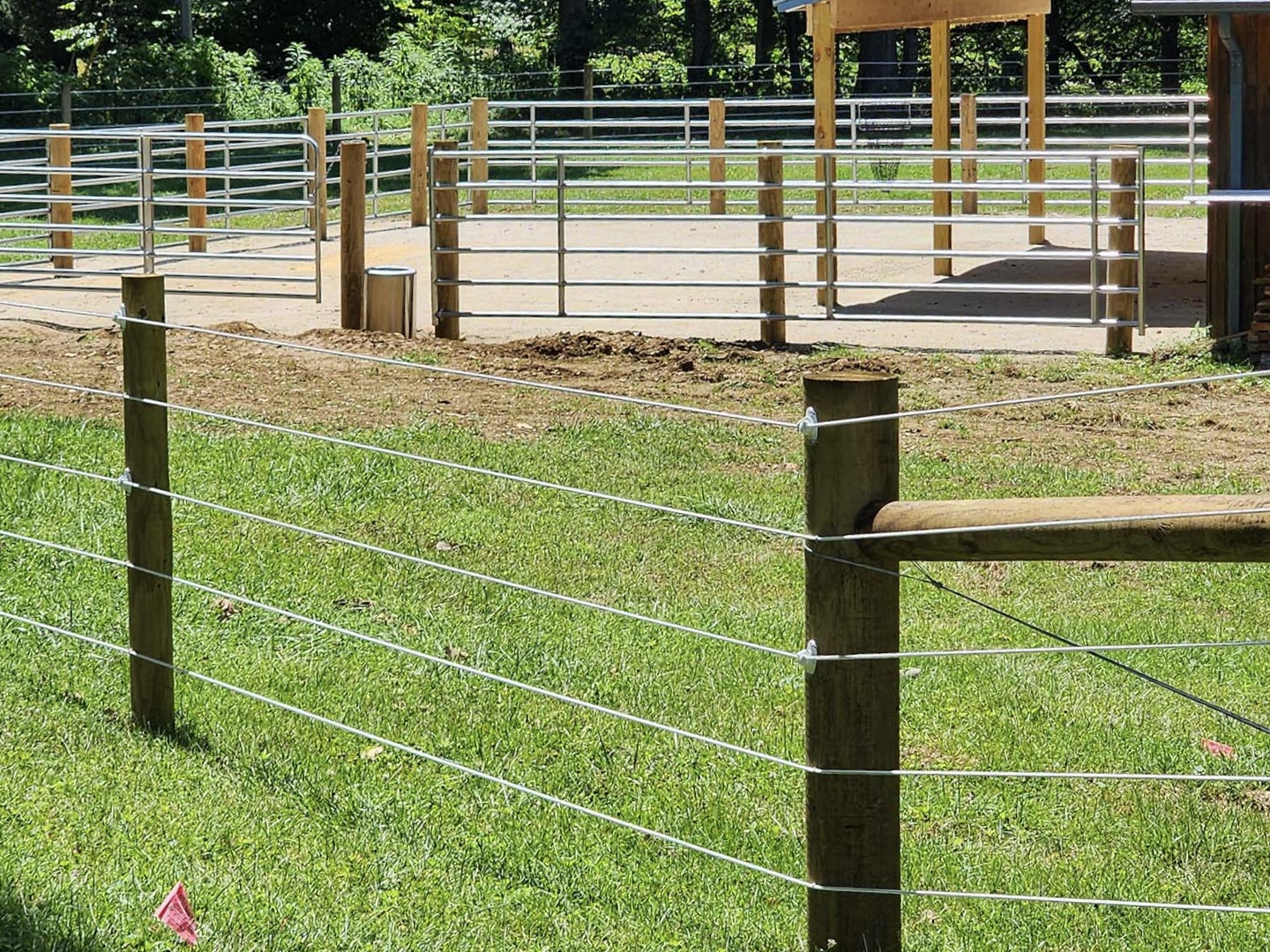 Photo of a hotcote fence from a Bloomington IN fence company